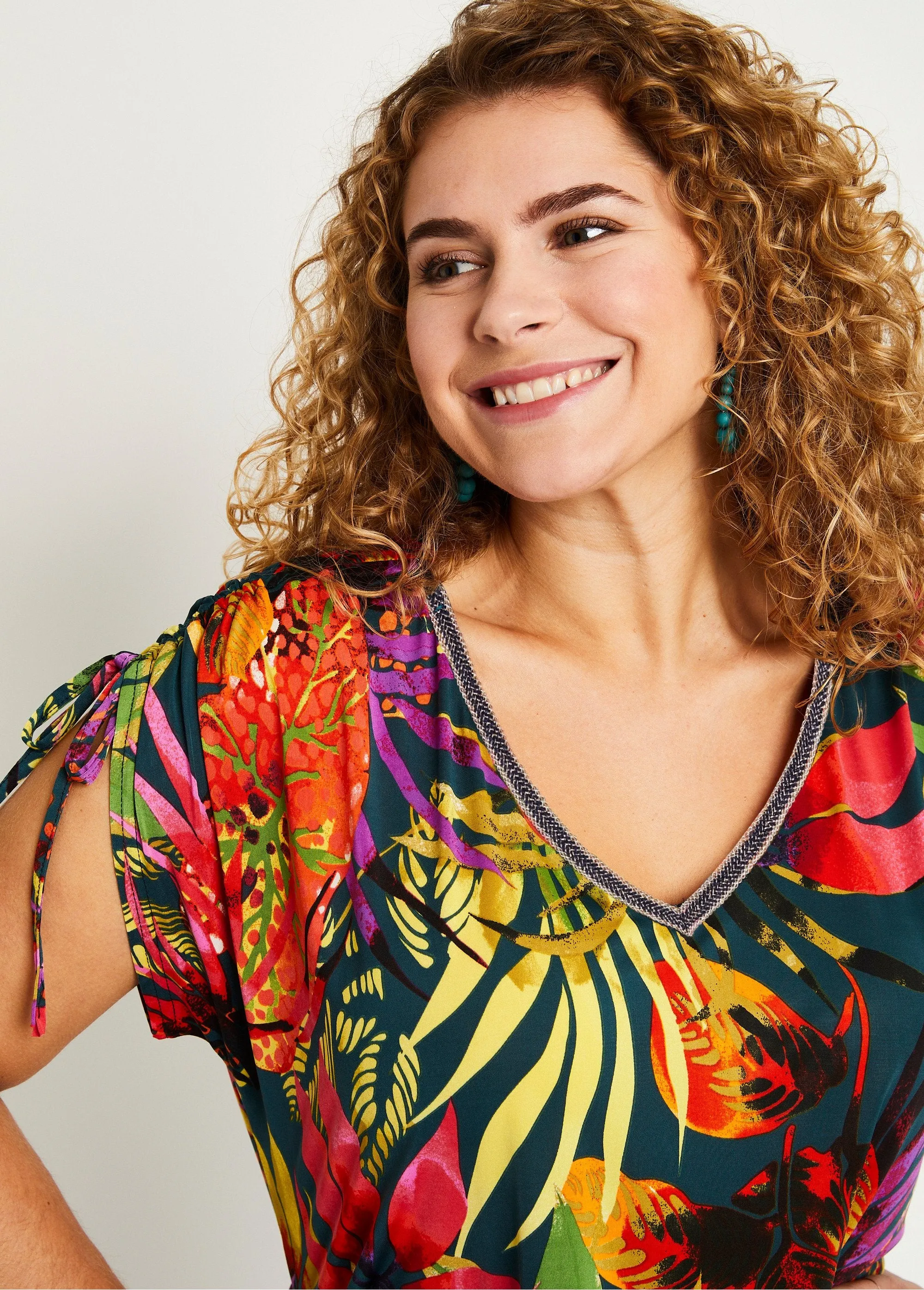 Exotic pattern t-shirt with shoulder ties