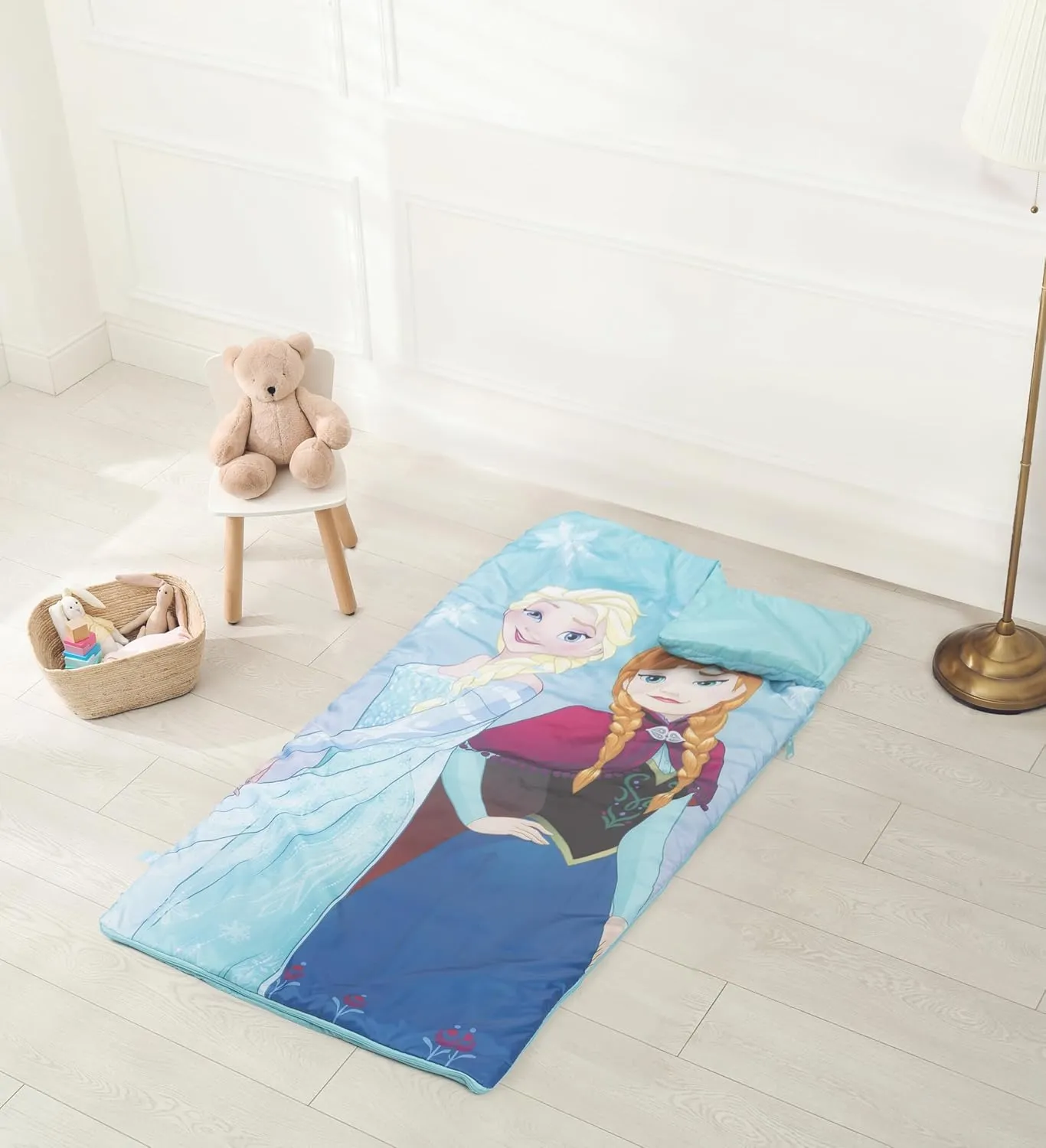 Jay Franco Disney Frozen Sparkle Slumber Sack - Cozy & Warm Kids Lightweight Slumber Bag/Sleeping Bag - Featuring Anna and Elsa (Official Disney Product)