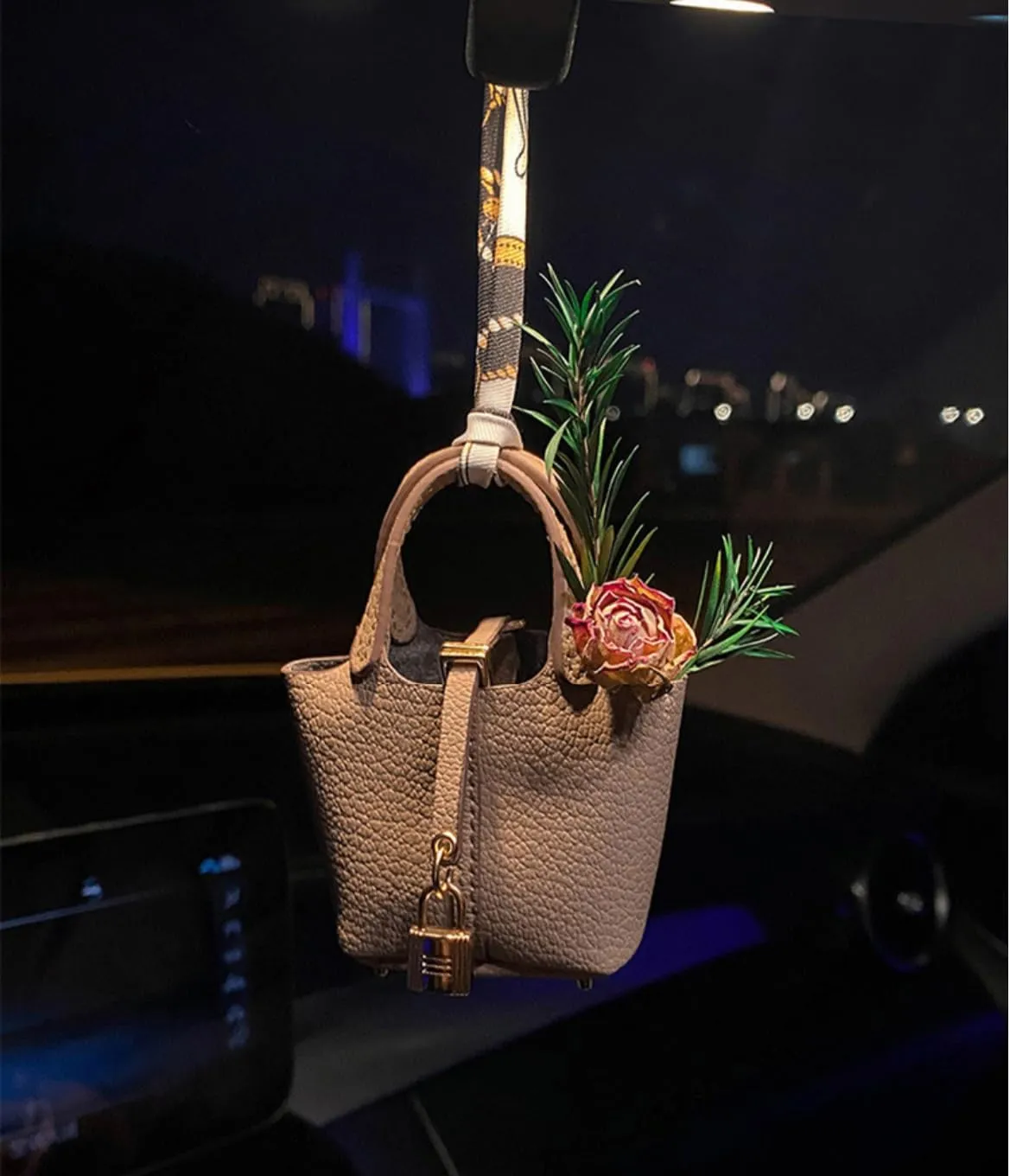 Mini Handbag Charm Car Hanging Accessory, Chic and High-end Rearview Mirror Ornament, Hanging Air car Freshener for Women (Pink Bag)