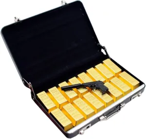 Miniature Dollhouse Suitcase Model: Resin and Aluminium Alloy, Assorted Colors, Ideal for Home Decor and Collectors