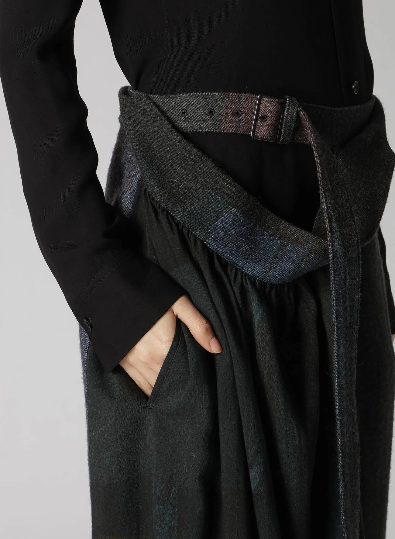 RAISED C/W TWILL PEALED CHECK PT RIGHT CLOTH SKIRT