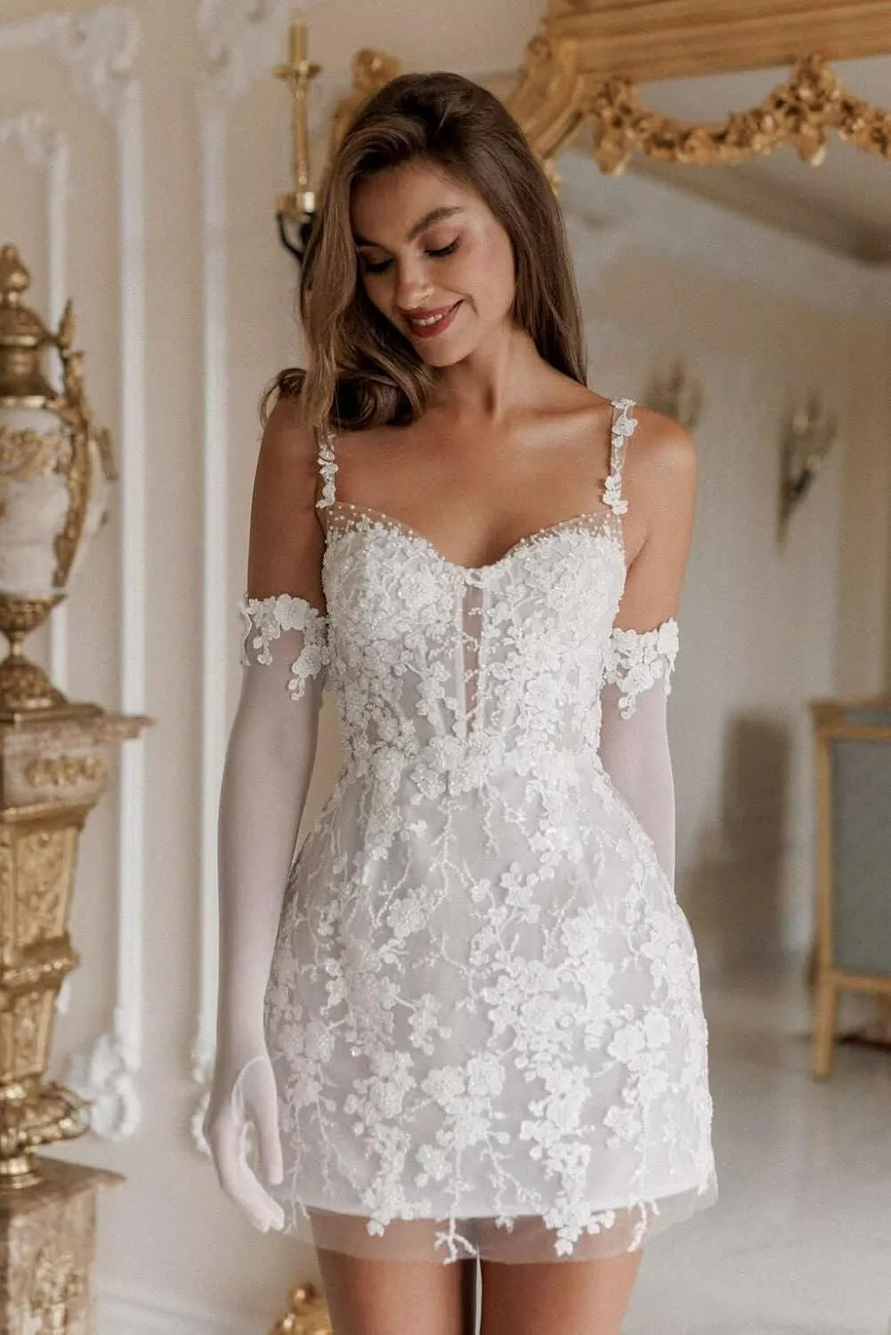 Short Wedding Dresses for Bride Beach Lace Strapless Tulle Applique Boho Mini Bridal Dress for Bride