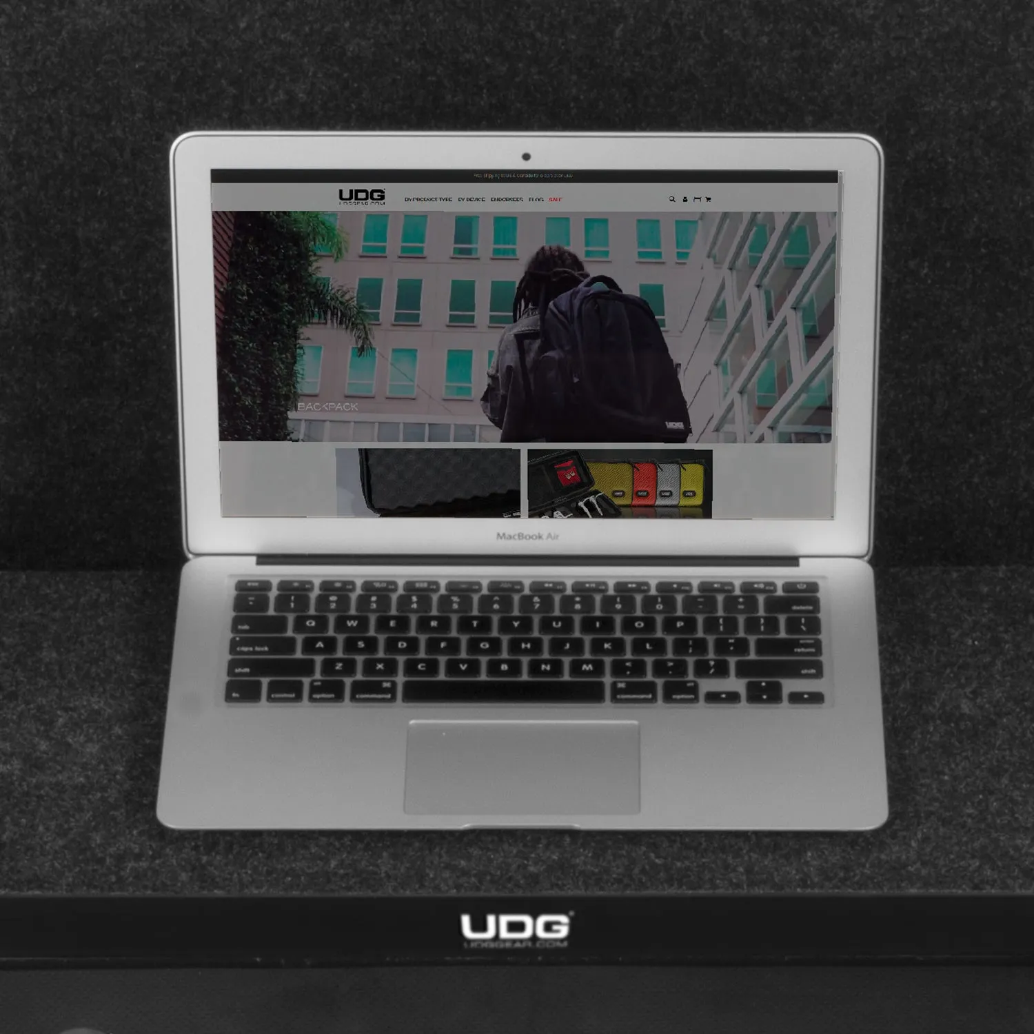 UDG Ultimate Flight Case Rane Performer/ Four Black Plus (Laptop Shelf   Wheels)