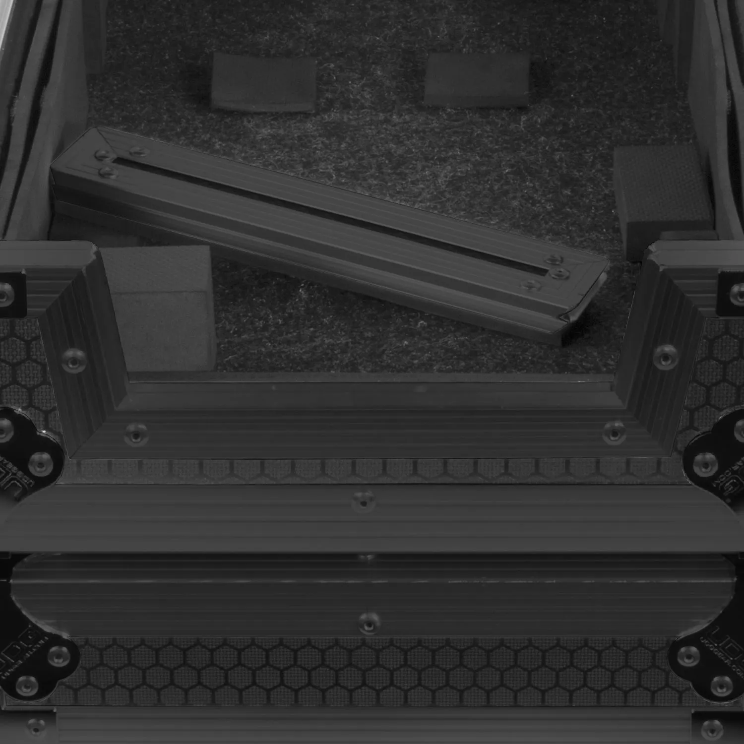 UDG Ultimate Flight Case Rane Performer/ Four Black Plus (Laptop Shelf   Wheels)